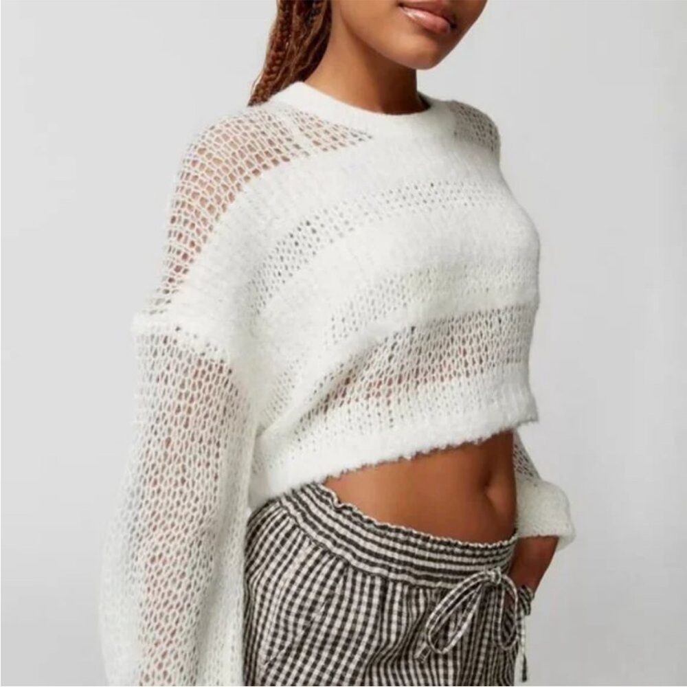 UO Urban Outfitters Kimchi Blue Kingston Cropped White Pullover Sweater - Picture 3 of 5
